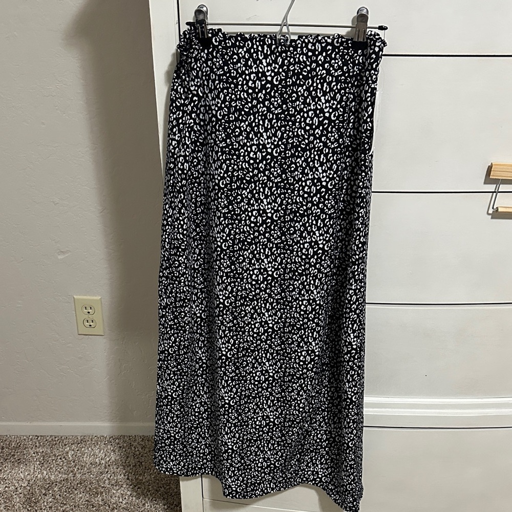 Elegant Black and White Patterned Maxi Skirt